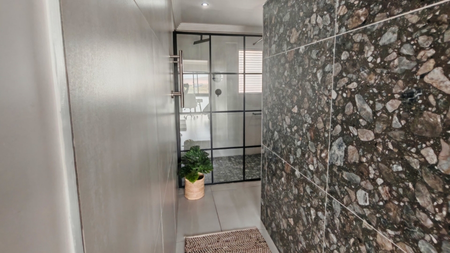 3 Bedroom Property for Sale in Hartenbos Heuwels Western Cape